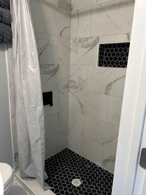 Comfy Lower Lvl Apt With Jetted Tub Near Uptown And Unc Charlotte Buitenkant foto