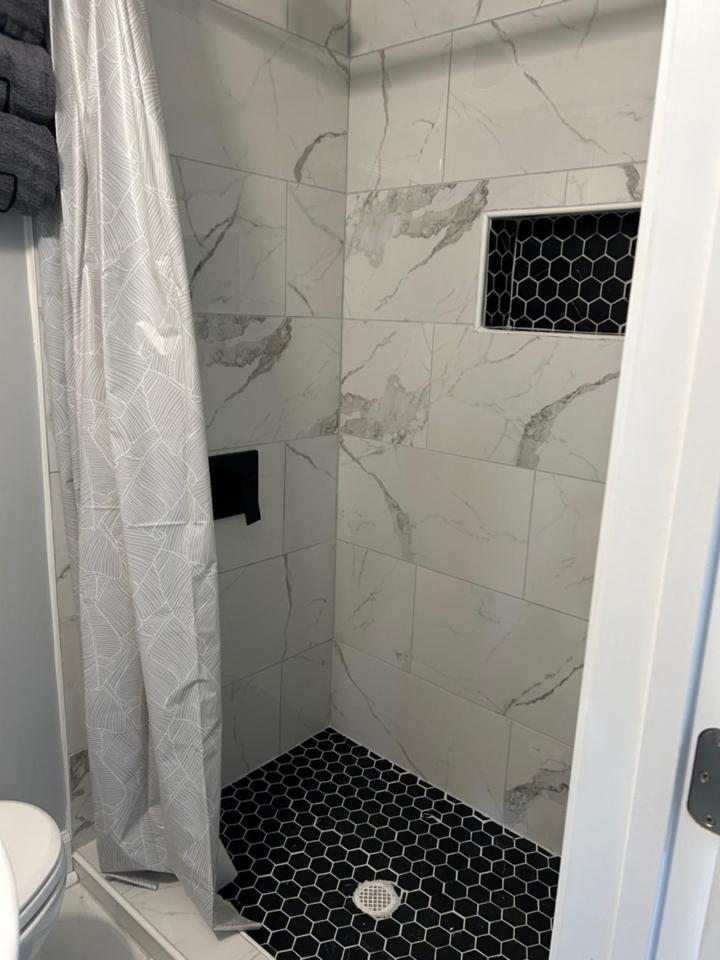 Comfy Lower Lvl Apt With Jetted Tub Near Uptown And Unc Charlotte Buitenkant foto