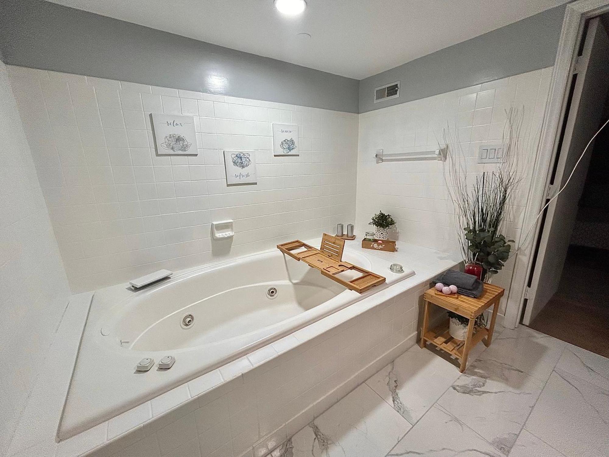 Comfy Lower Lvl Apt With Jetted Tub Near Uptown And Unc Charlotte Buitenkant foto